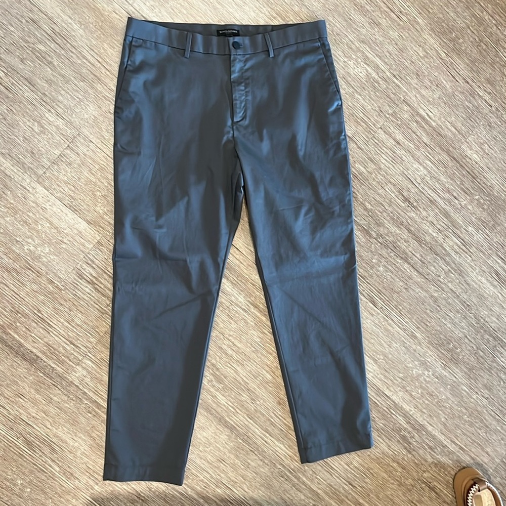 Banana Republic Slim Fit Men’s Grey Pant, size 38x32